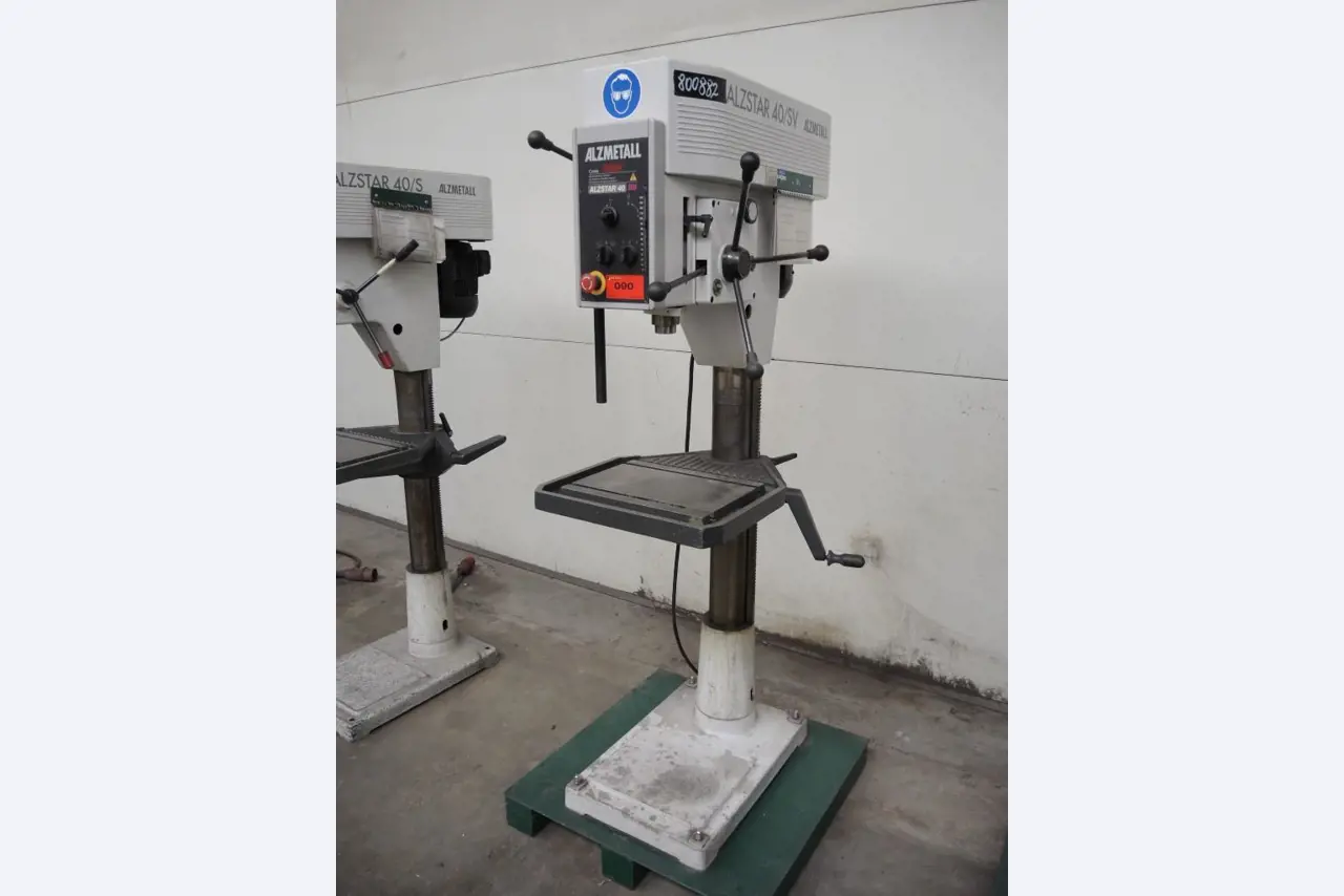 Chapas metálicas e máquinas para trabalhar metais<br><font size="2">Colaboração com Hilco Industrial Acquisitions bv</font><br><img src="/images/hil.png"><br>-1