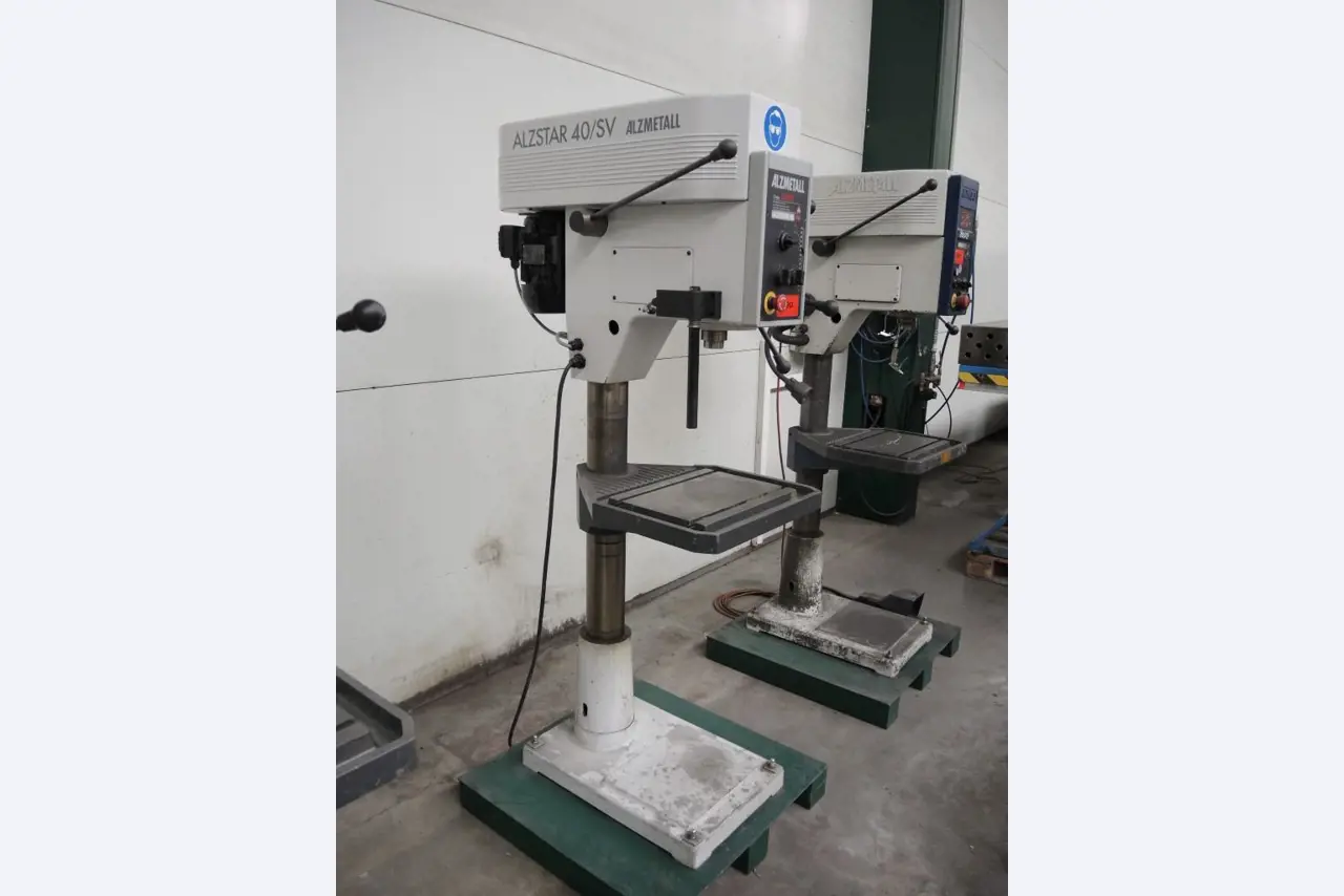 Chapas metálicas e máquinas para trabalhar metais<br><font size="2">Colaboração com Hilco Industrial Acquisitions bv</font><br><img src="/images/hil.png"><br>-3