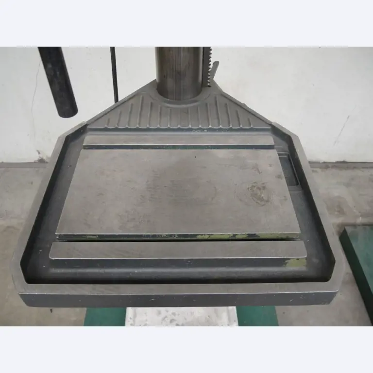 Chapas metálicas e máquinas para trabalhar metais<br><font size="2">Colaboração com Hilco Industrial Acquisitions bv</font><br><img src="/images/hil.png"><br>-7