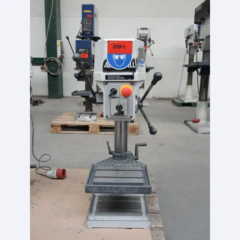 Chapas metálicas e máquinas para trabalhar metais<br><font size="2">Colaboração com Hilco Industrial Acquisitions bv</font><br><img src="/images/hil.png"><br>-2