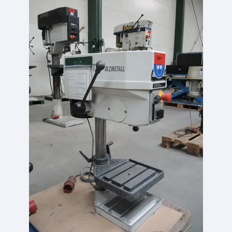 Chapas metálicas e máquinas para trabalhar metais<br><font size="2">Colaboração com Hilco Industrial Acquisitions bv</font><br><img src="/images/hil.png"><br>-3