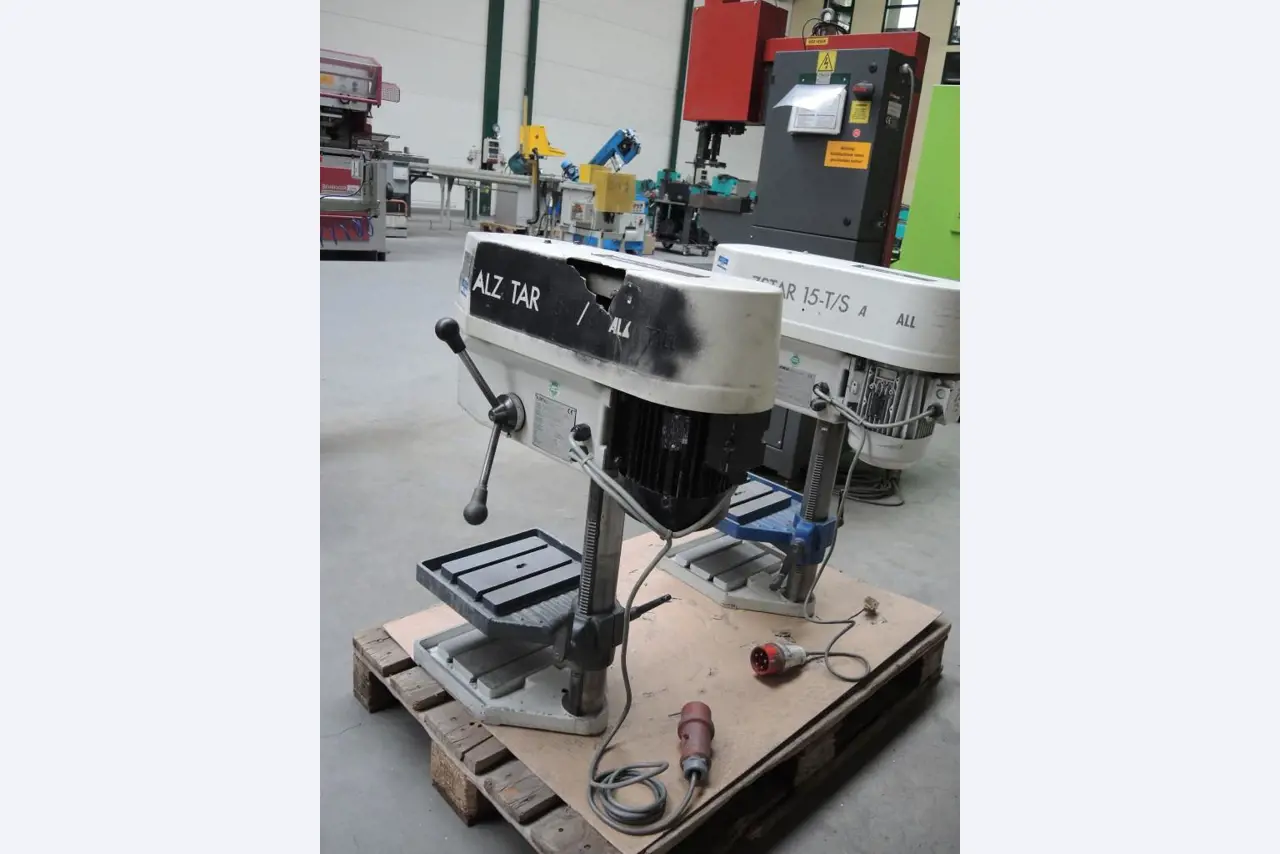 Chapas metálicas e máquinas para trabalhar metais<br><font size="2">Colaboração com Hilco Industrial Acquisitions bv</font><br><img src="/images/hil.png"><br>-4