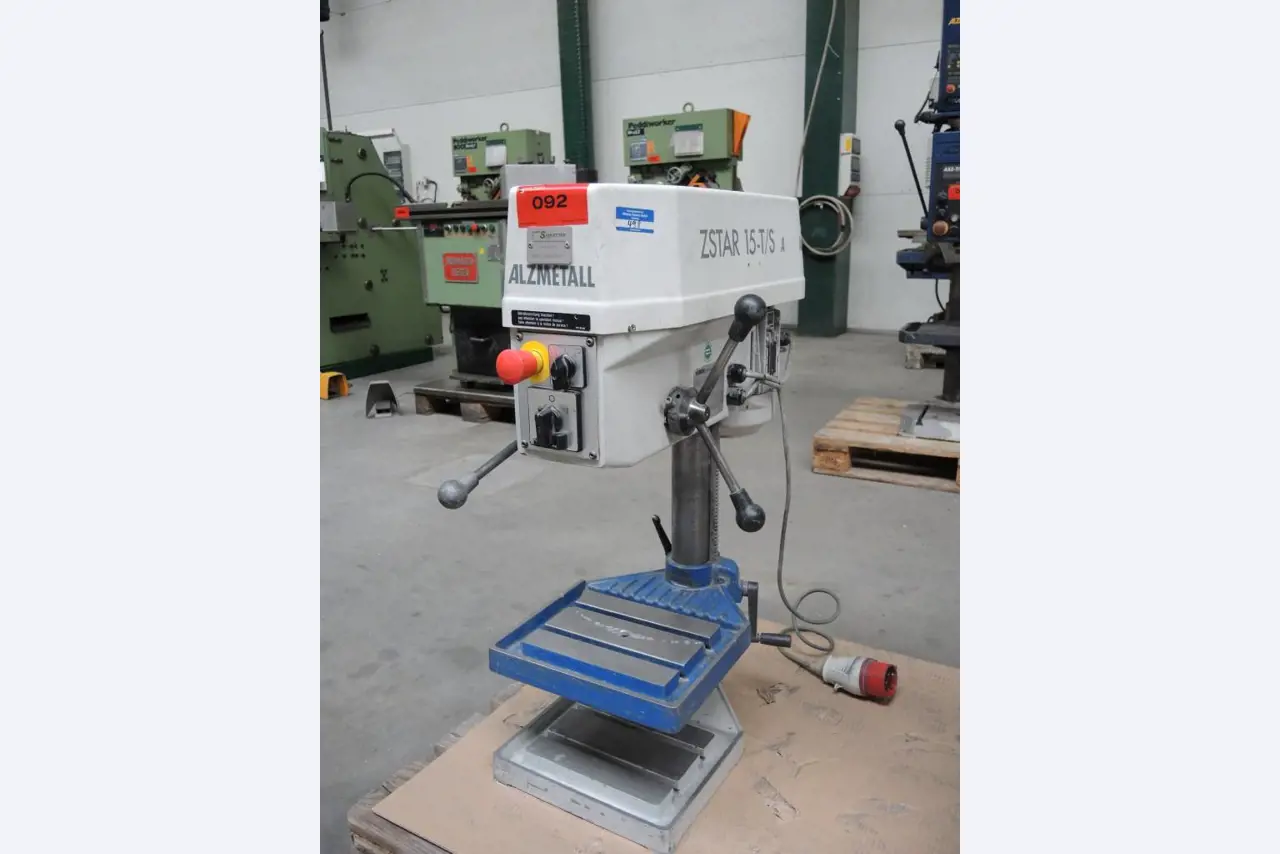 Chapas metálicas e máquinas para trabalhar metais<br><font size="2">Colaboração com Hilco Industrial Acquisitions bv</font><br><img src="/images/hil.png"><br>-1