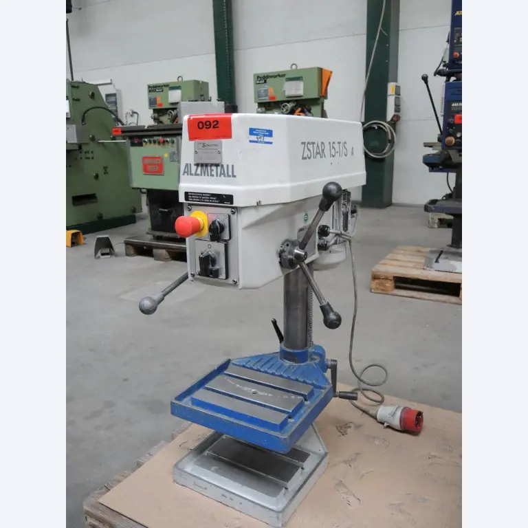 Chapas metálicas e máquinas para trabalhar metais<br><font size="2">Colaboração com Hilco Industrial Acquisitions bv</font><br><img src="/images/hil.png"><br>-1