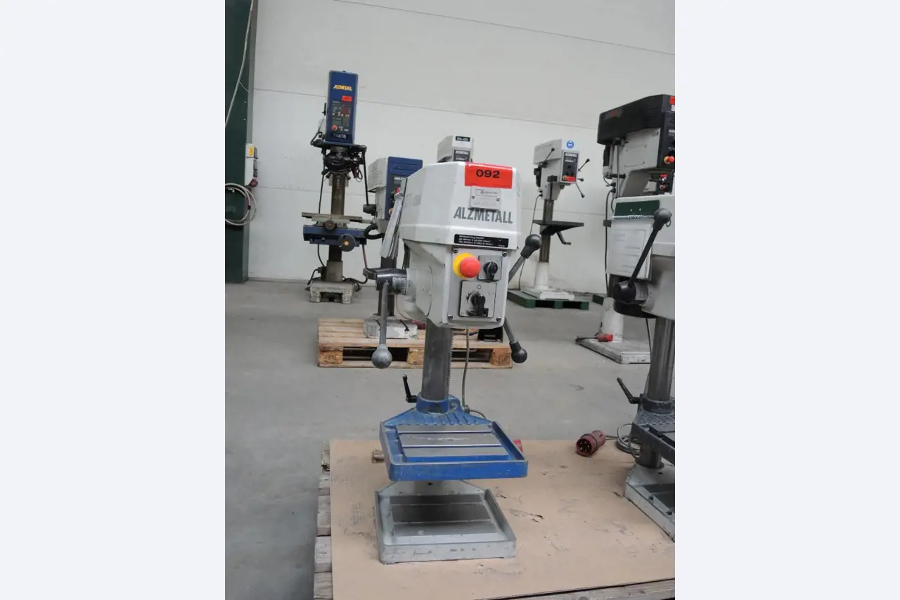 Chapas metálicas e máquinas para trabalhar metais<br><font size="2">Colaboração com Hilco Industrial Acquisitions bv</font><br><img src="/images/hil.png"><br>-2