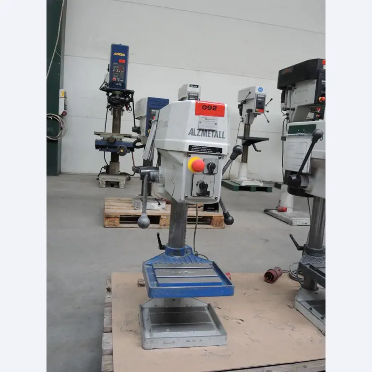 Chapas metálicas e máquinas para trabalhar metais<br><font size="2">Colaboração com Hilco Industrial Acquisitions bv</font><br><img src="/images/hil.png"><br>-2