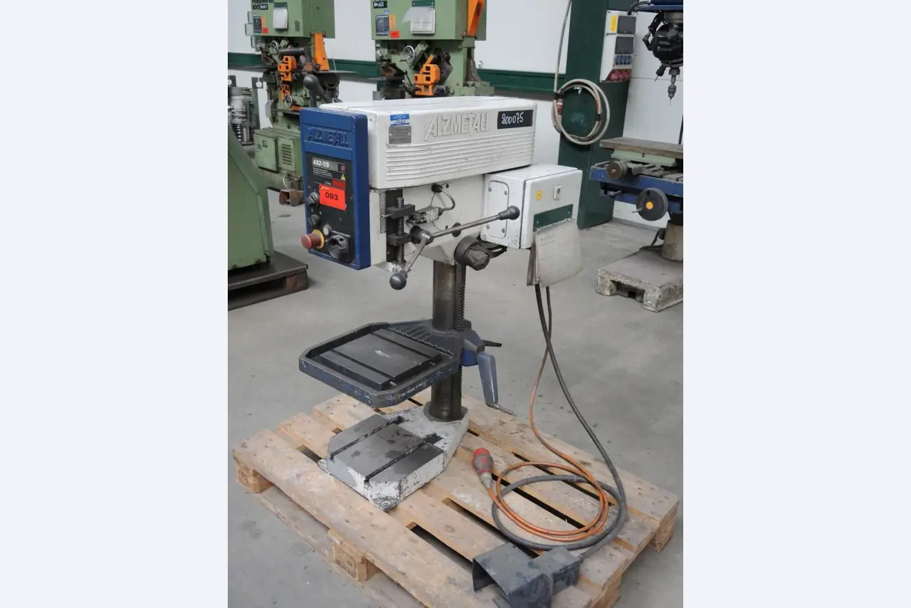 Chapas metálicas e máquinas para trabalhar metais<br><font size="2">Colaboração com Hilco Industrial Acquisitions bv</font><br><img src="/images/hil.png"><br>-2