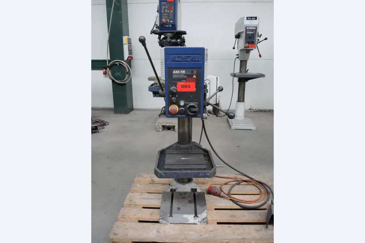 Chapas metálicas e máquinas para trabalhar metais<br><font size="2">Colaboração com Hilco Industrial Acquisitions bv</font><br><img src="/images/hil.png"><br>-3