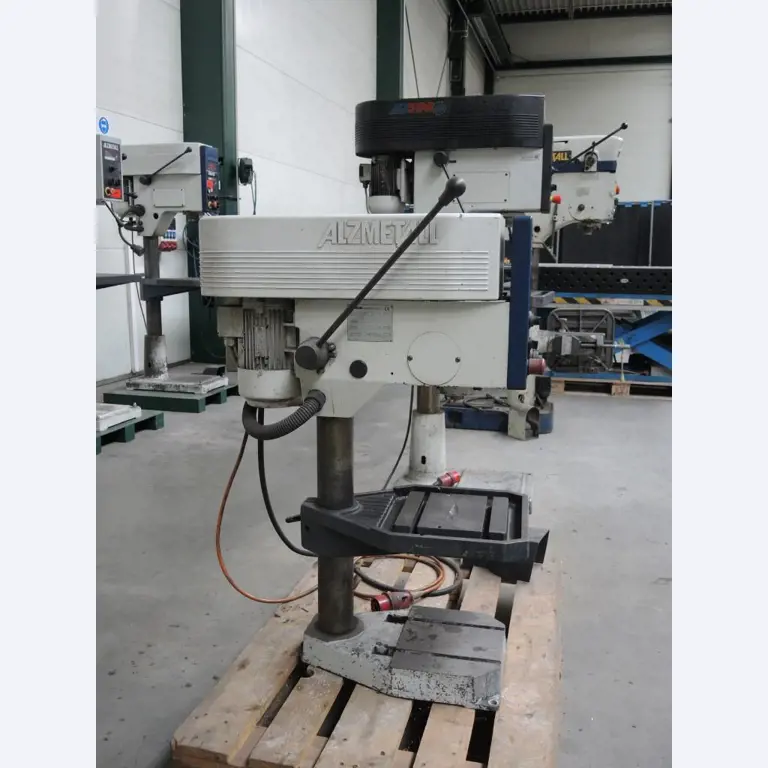 Chapas metálicas e máquinas para trabalhar metais<br><font size="2">Colaboração com Hilco Industrial Acquisitions bv</font><br><img src="/images/hil.png"><br>-4