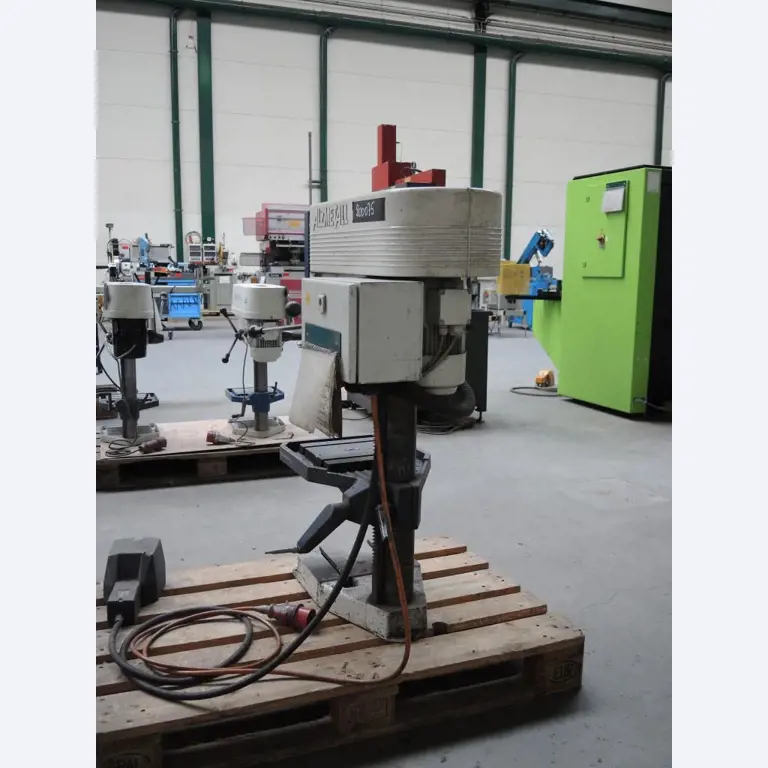 Chapas metálicas e máquinas para trabalhar metais<br><font size="2">Colaboração com Hilco Industrial Acquisitions bv</font><br><img src="/images/hil.png"><br>-6