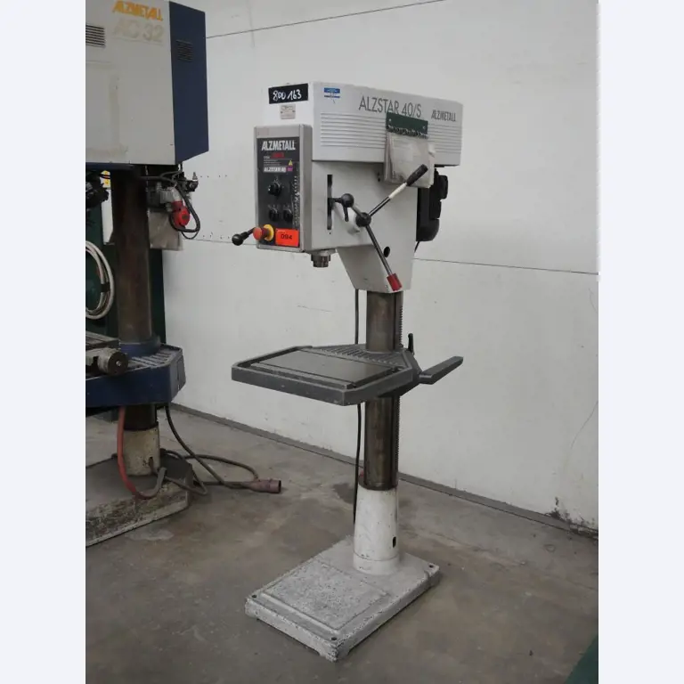 Chapas metálicas e máquinas para trabalhar metais<br><font size="2">Colaboração com Hilco Industrial Acquisitions bv</font><br><img src="/images/hil.png"><br>-1