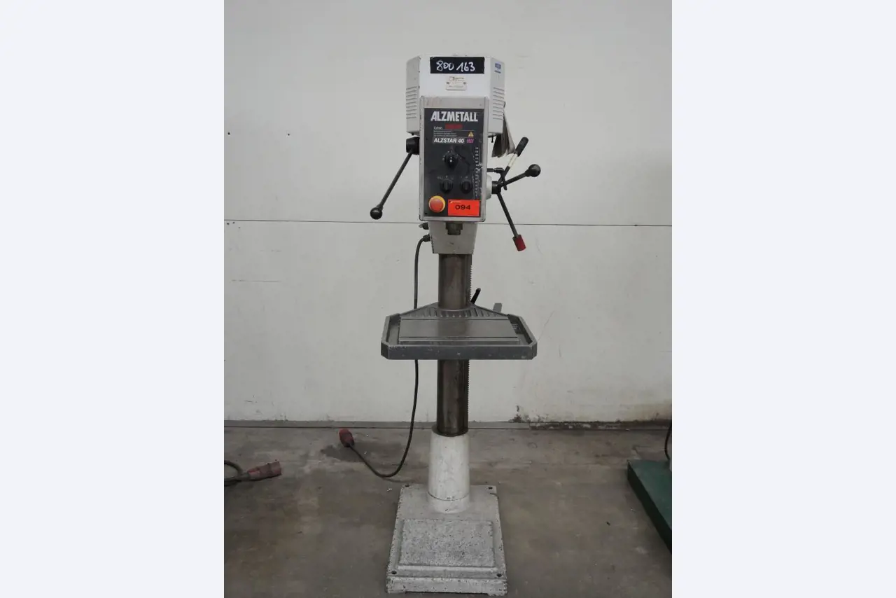 Chapas metálicas e máquinas para trabalhar metais<br><font size="2">Colaboração com Hilco Industrial Acquisitions bv</font><br><img src="/images/hil.png"><br>-2