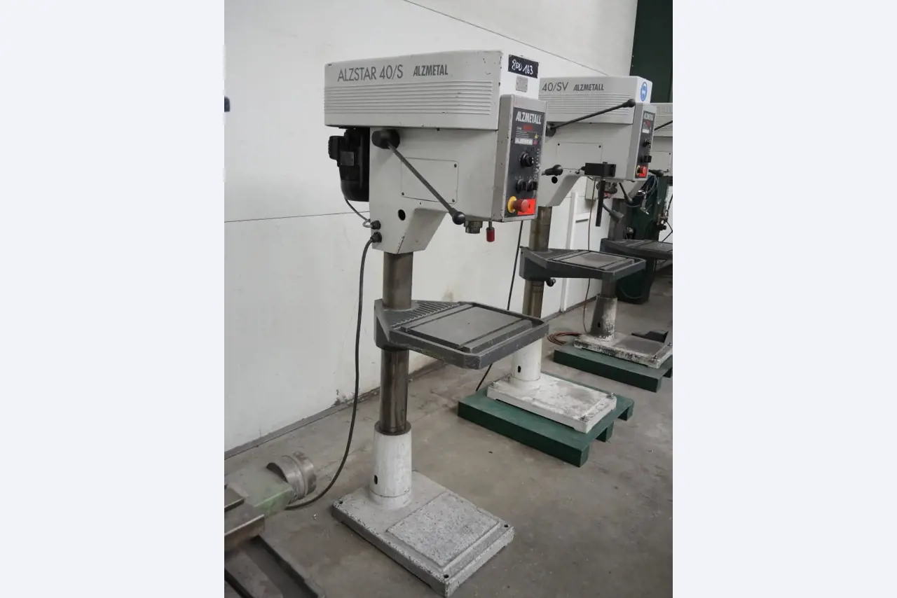 Chapas metálicas e máquinas para trabalhar metais<br><font size="2">Colaboração com Hilco Industrial Acquisitions bv</font><br><img src="/images/hil.png"><br>-3