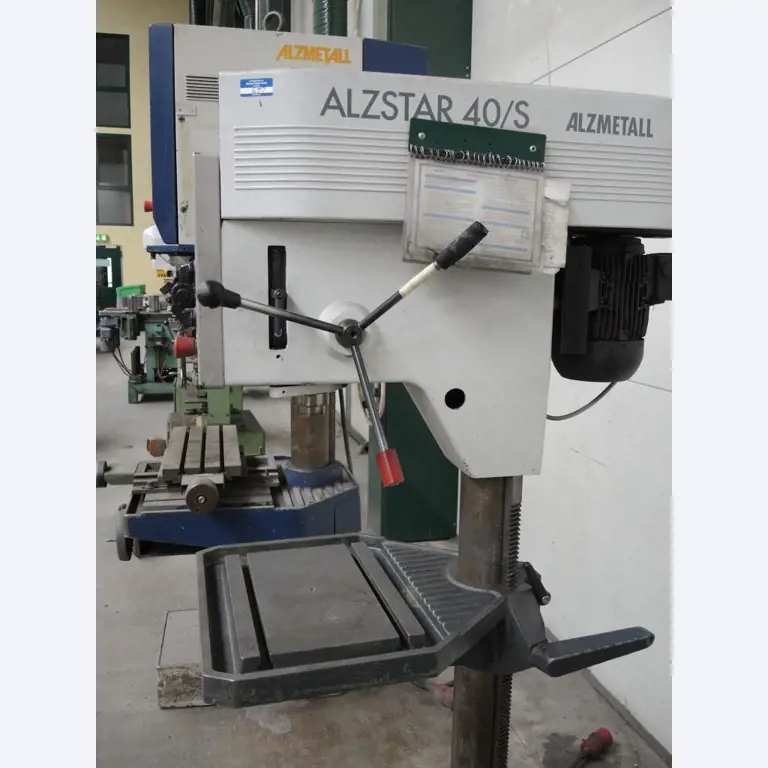 Chapas metálicas e máquinas para trabalhar metais<br><font size="2">Colaboração com Hilco Industrial Acquisitions bv</font><br><img src="/images/hil.png"><br>-4