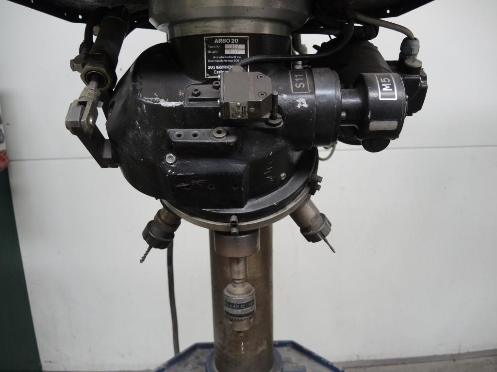 Chapas metálicas e máquinas para trabalhar metais<br><font size="2">Colaboração com Hilco Industrial Acquisitions bv</font><br><img src="/images/hil.png"><br>-11