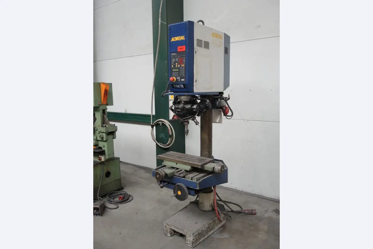 Chapas metálicas e máquinas para trabalhar metais<br><font size="2">Colaboração com Hilco Industrial Acquisitions bv</font><br><img src="/images/hil.png"><br>-1