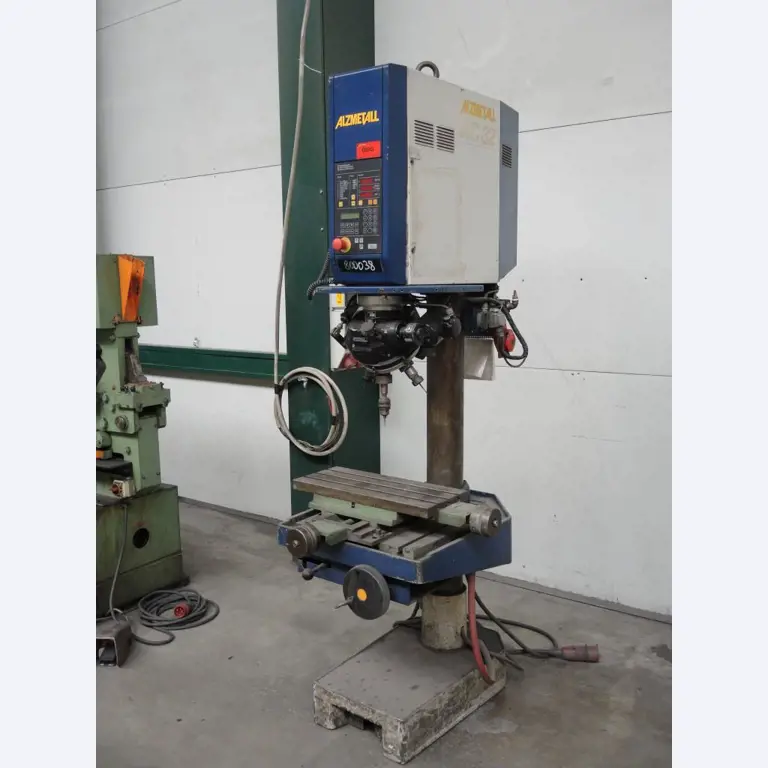 Chapas metálicas e máquinas para trabalhar metais<br><font size="2">Colaboração com Hilco Industrial Acquisitions bv</font><br><img src="/images/hil.png"><br>-1