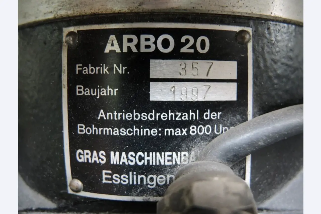 Chapas metálicas e máquinas para trabalhar metais<br><font size="2">Colaboração com Hilco Industrial Acquisitions bv</font><br><img src="/images/hil.png"><br>-2