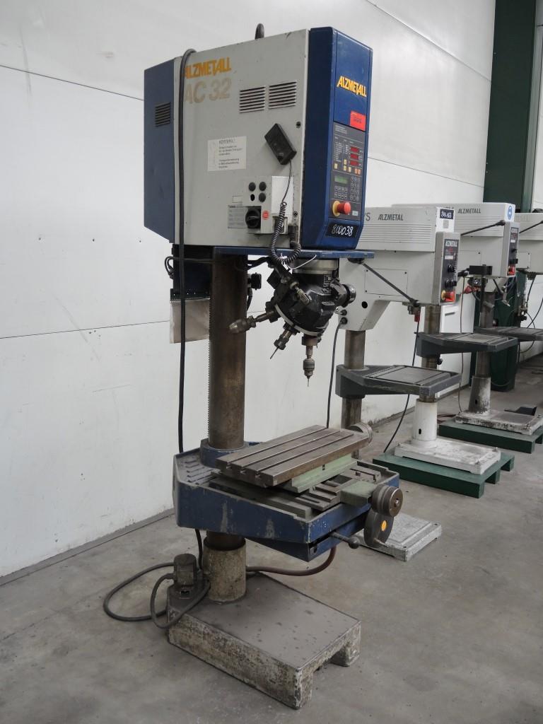 Chapas metálicas e máquinas para trabalhar metais<br><font size="2">Colaboração com Hilco Industrial Acquisitions bv</font><br><img src="/images/hil.png"><br>-5