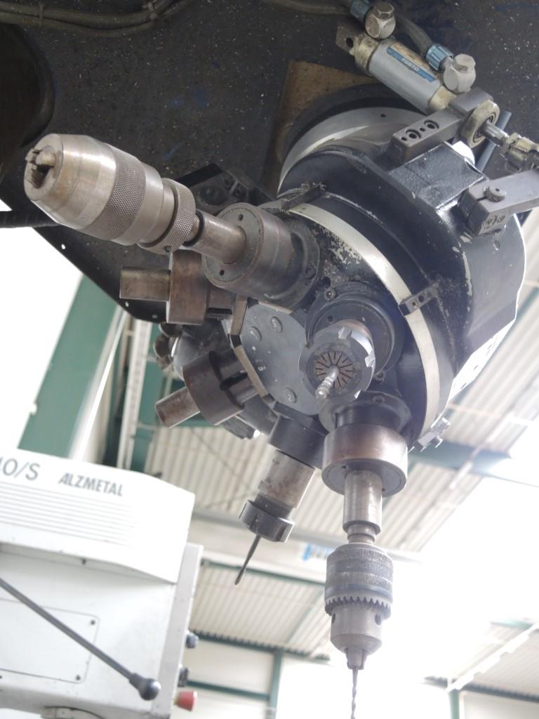 Chapas metálicas e máquinas para trabalhar metais<br><font size="2">Colaboração com Hilco Industrial Acquisitions bv</font><br><img src="/images/hil.png"><br>-8