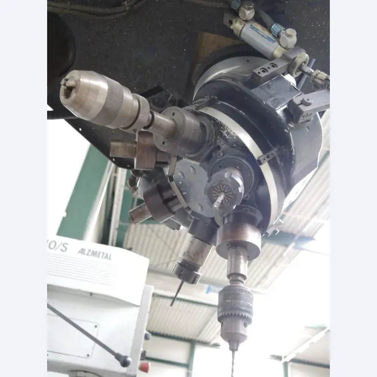 Chapas metálicas e máquinas para trabalhar metais<br><font size="2">Colaboração com Hilco Industrial Acquisitions bv</font><br><img src="/images/hil.png"><br>-8