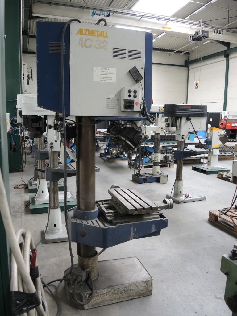 Chapas metálicas e máquinas para trabalhar metais<br><font size="2">Colaboração com Hilco Industrial Acquisitions bv</font><br><img src="/images/hil.png"><br>-9