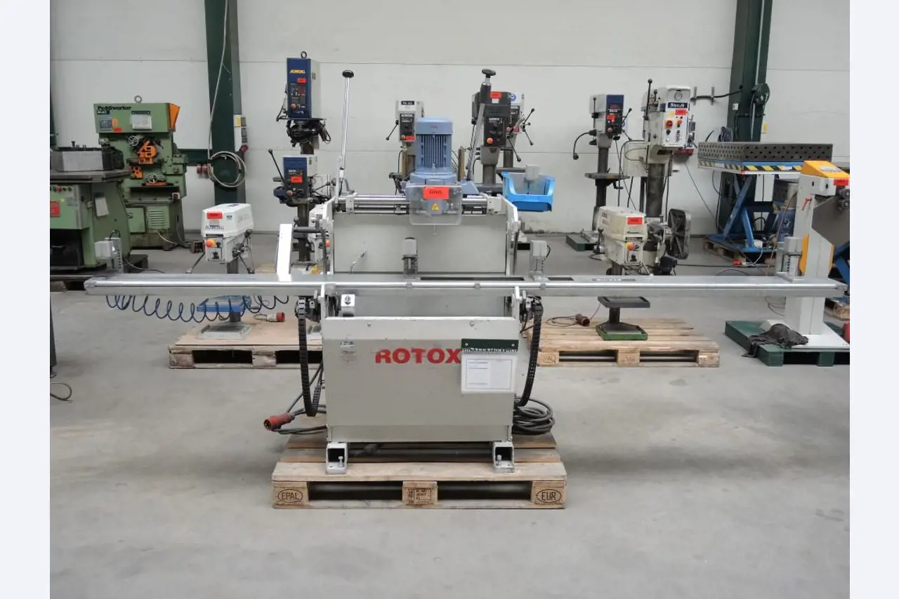 Chapas metálicas e máquinas para trabalhar metais<br><font size="2">Colaboração com Hilco Industrial Acquisitions bv</font><br><img src="/images/hil.png"><br>-2