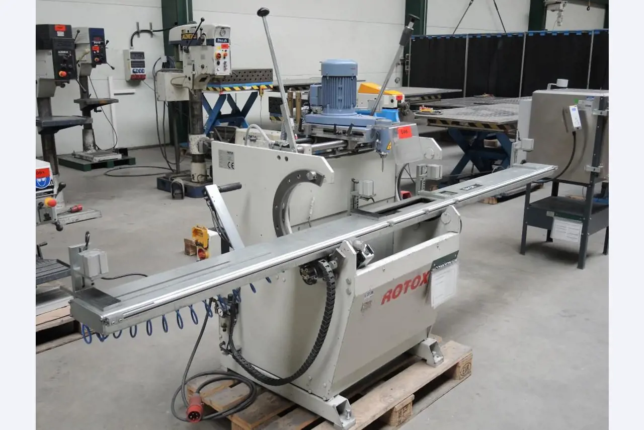 Chapas metálicas e máquinas para trabalhar metais<br><font size="2">Colaboração com Hilco Industrial Acquisitions bv</font><br><img src="/images/hil.png"><br>-3