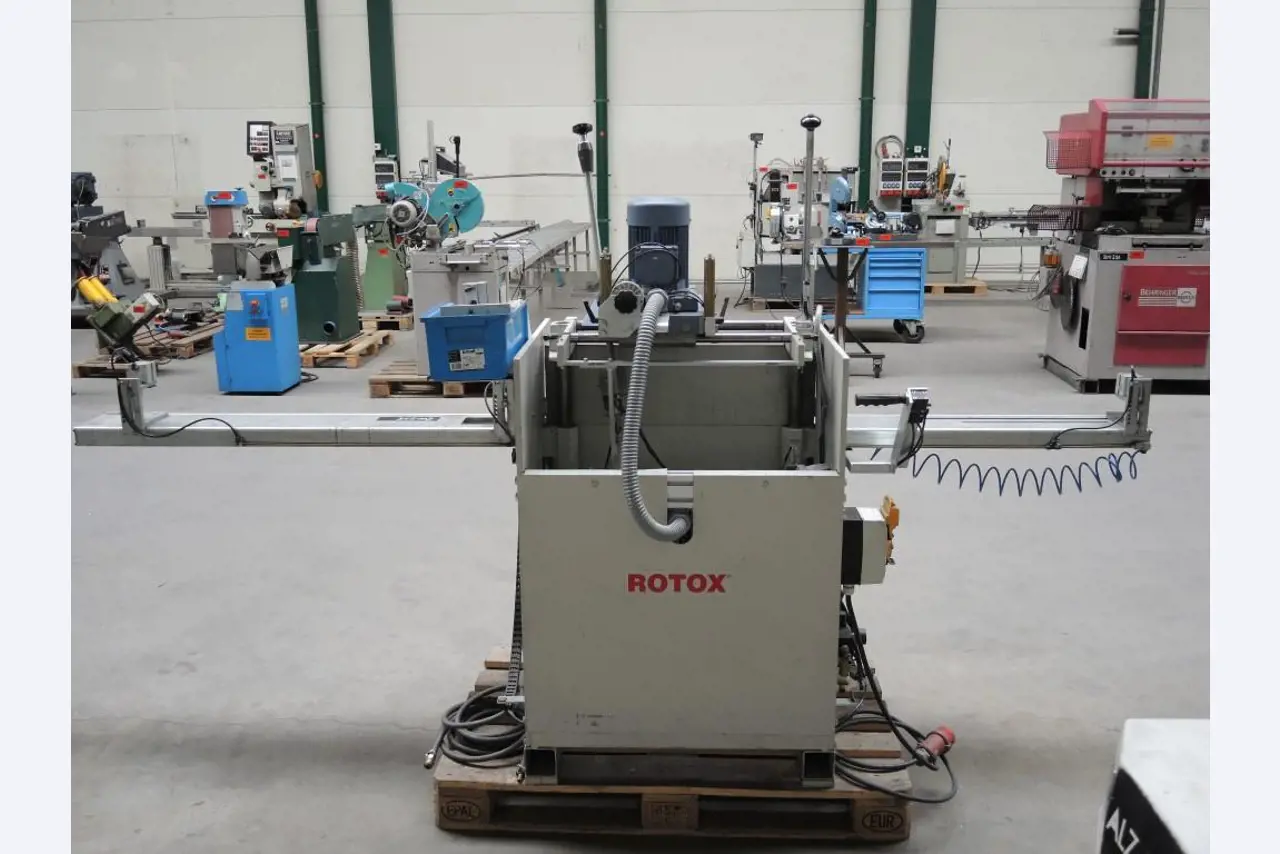 Chapas metálicas e máquinas para trabalhar metais<br><font size="2">Colaboração com Hilco Industrial Acquisitions bv</font><br><img src="/images/hil.png"><br>-5