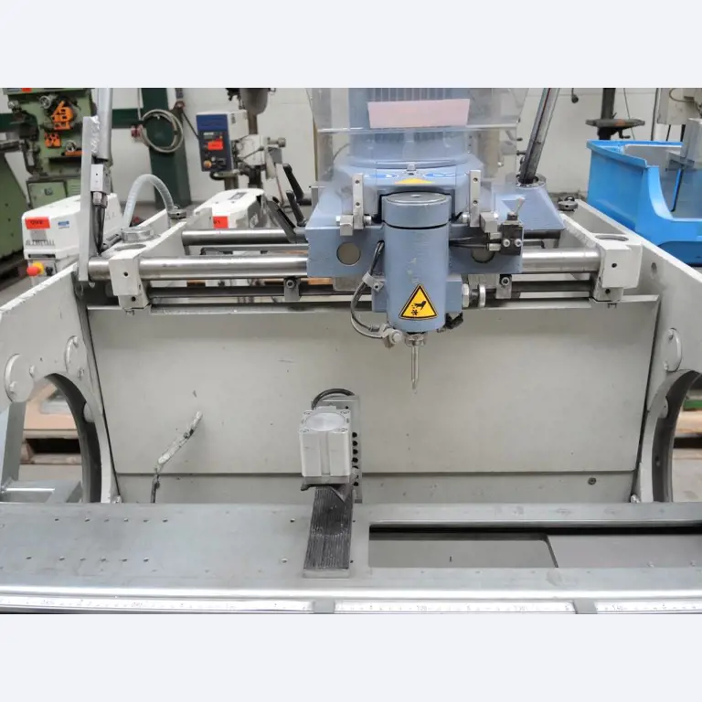 Chapas metálicas e máquinas para trabalhar metais<br><font size="2">Colaboração com Hilco Industrial Acquisitions bv</font><br><img src="/images/hil.png"><br>-6