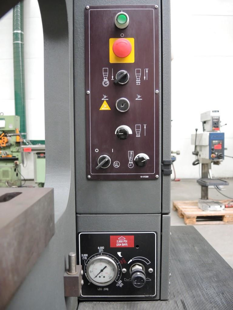 Chapas metálicas e máquinas para trabalhar metais<br><font size="2">Colaboração com Hilco Industrial Acquisitions bv</font><br><img src="/images/hil.png"><br>-6