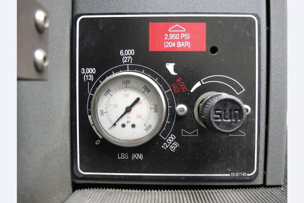 Chapas metálicas e máquinas para trabalhar metais<br><font size="2">Colaboração com Hilco Industrial Acquisitions bv</font><br><img src="/images/hil.png"><br>-7