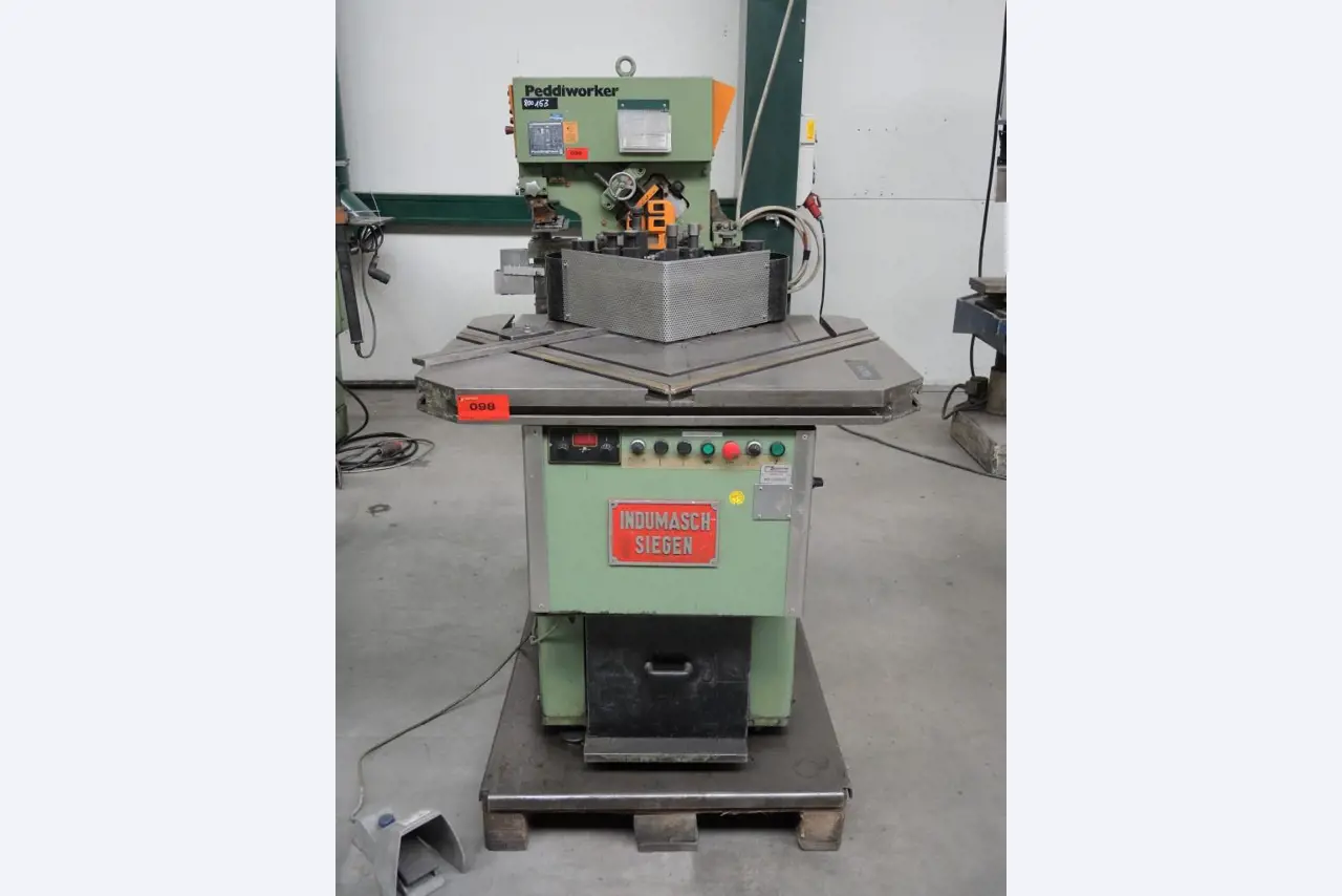 Chapas metálicas e máquinas para trabalhar metais<br><font size="2">Colaboração com Hilco Industrial Acquisitions bv</font><br><img src="/images/hil.png"><br>-2