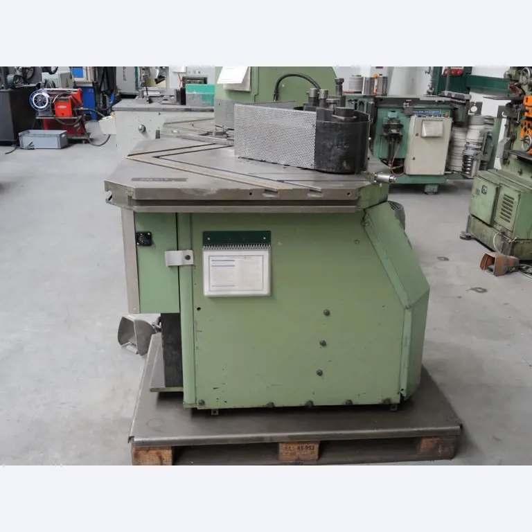 Chapas metálicas e máquinas para trabalhar metais<br><font size="2">Colaboração com Hilco Industrial Acquisitions bv</font><br><img src="/images/hil.png"><br>-3