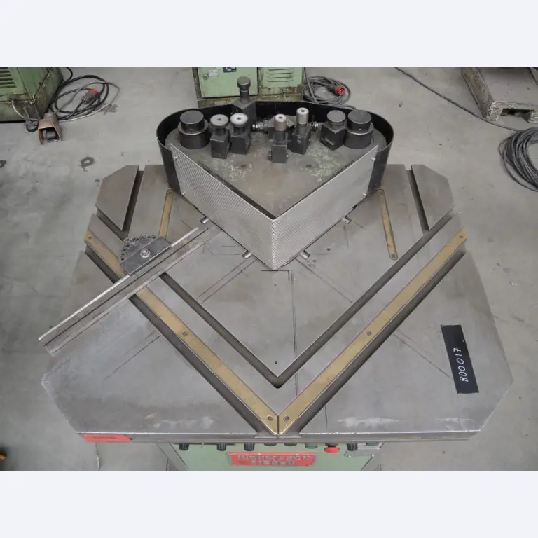 Chapas metálicas e máquinas para trabalhar metais<br><font size="2">Colaboração com Hilco Industrial Acquisitions bv</font><br><img src="/images/hil.png"><br>-5