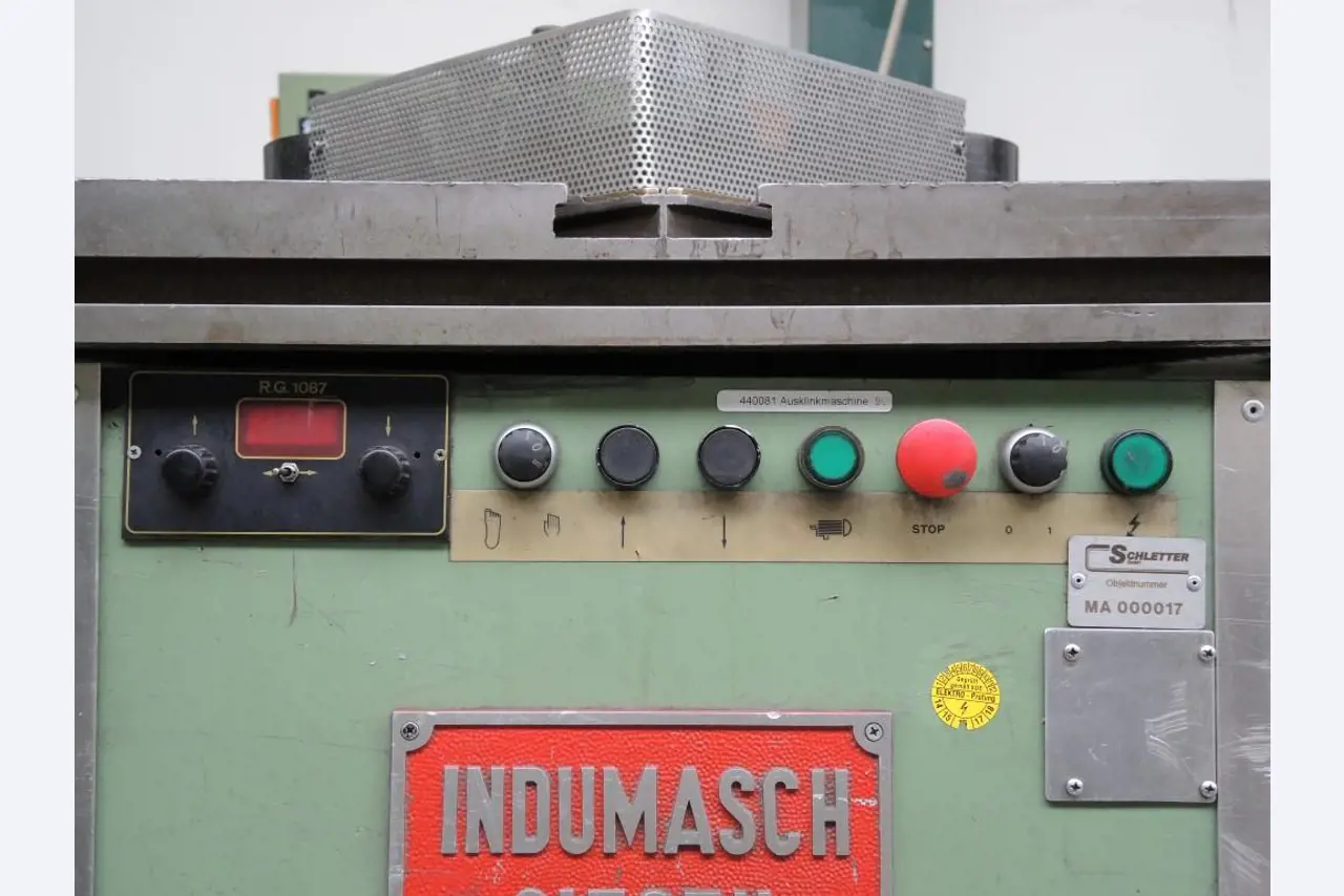 Chapas metálicas e máquinas para trabalhar metais<br><font size="2">Colaboração com Hilco Industrial Acquisitions bv</font><br><img src="/images/hil.png"><br>-6