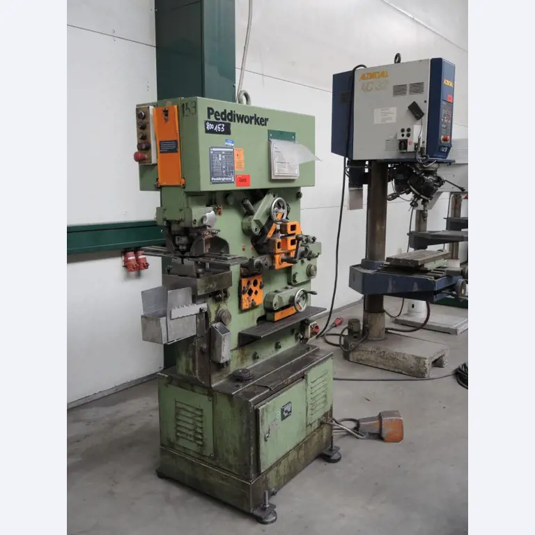 Chapas metálicas e máquinas para trabalhar metais<br><font size="2">Colaboração com Hilco Industrial Acquisitions bv</font><br><img src="/images/hil.png"><br>-1