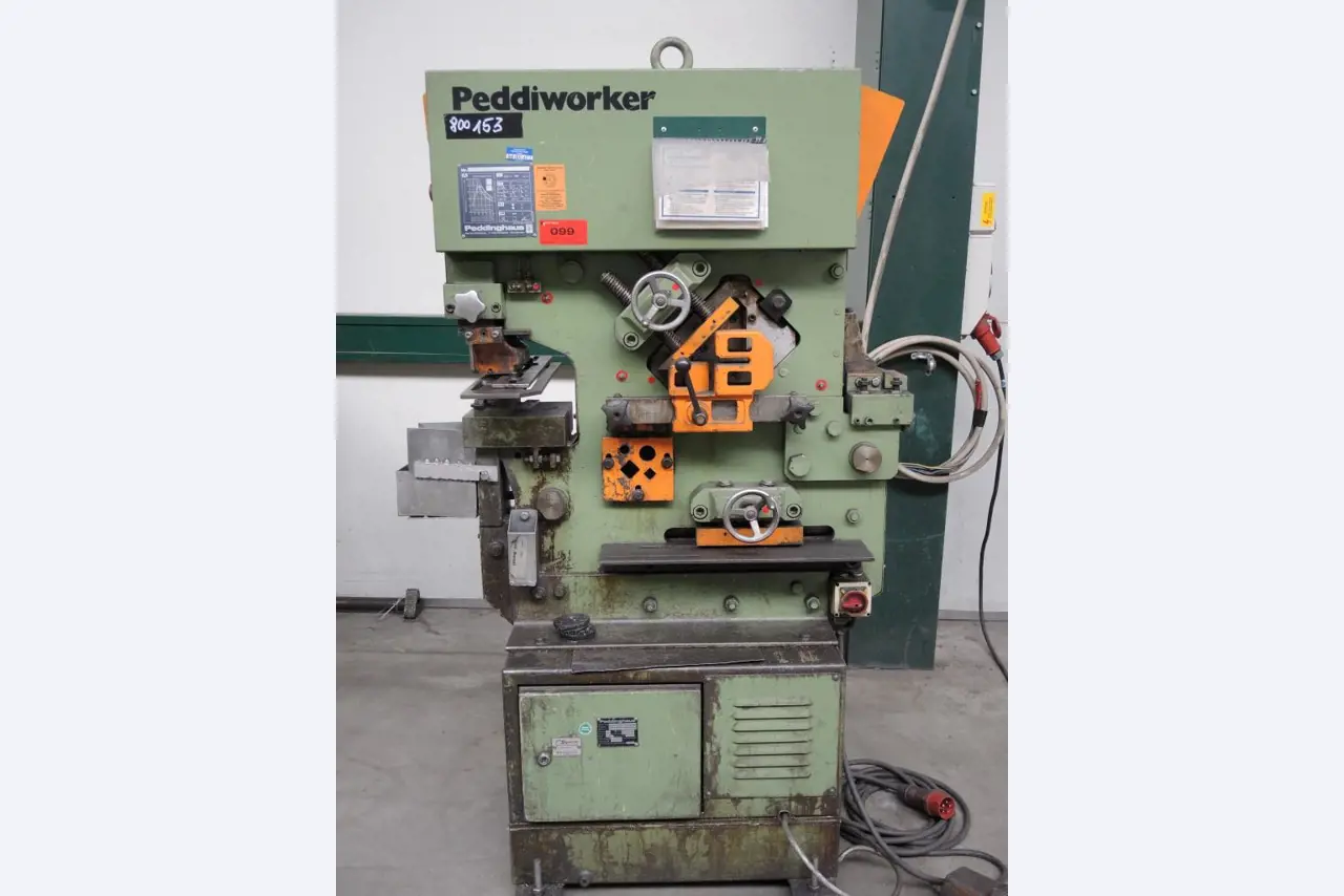 Chapas metálicas e máquinas para trabalhar metais<br><font size="2">Colaboração com Hilco Industrial Acquisitions bv</font><br><img src="/images/hil.png"><br>-2