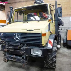 semi-trailer truck Daimler Chrysler Unimog U1400