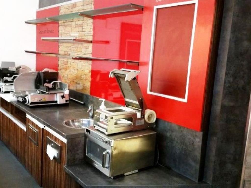 dobro vzdrževani mesarski stroji

-8