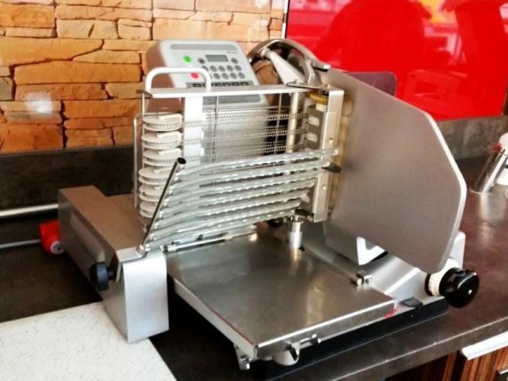 dobro vzdrževani mesarski stroji

-4