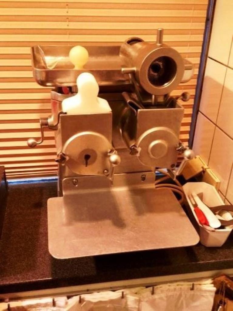 máquinas de talho em bom estado de conservação

-1