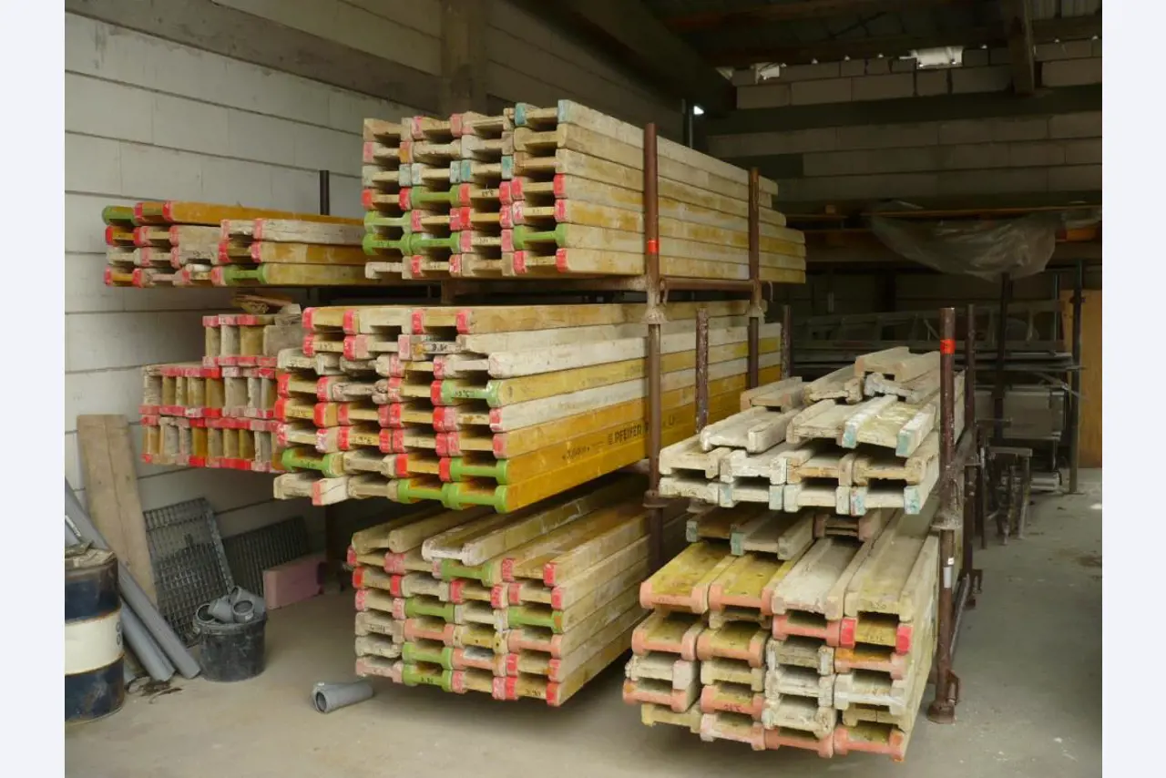 Construction machinery and equipment, hand machines, containers and vehicles-1