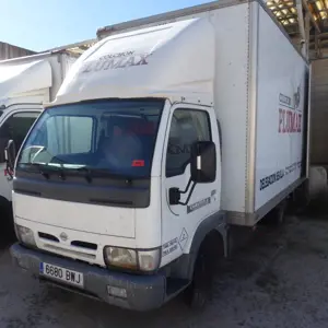 Camion avec boîte fermée Nissan Cabstar.E 120