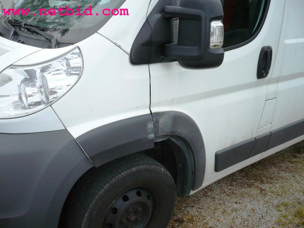 Véhicules et mobilier de bureau-4