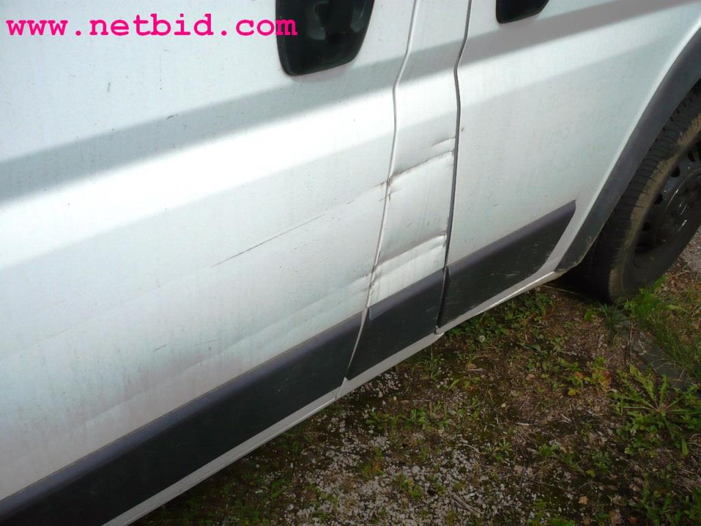 Véhicules et mobilier de bureau-5