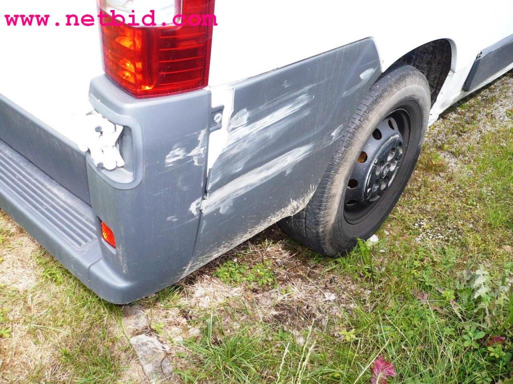 Véhicules et mobilier de bureau-6