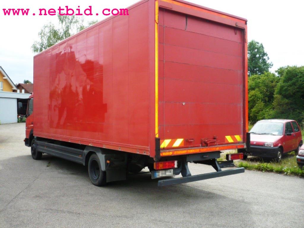 Véhicules et mobilier de bureau-3