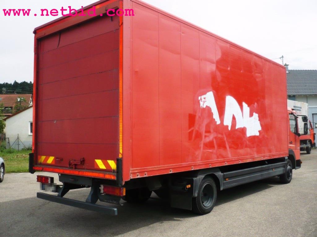 Véhicules et mobilier de bureau-4