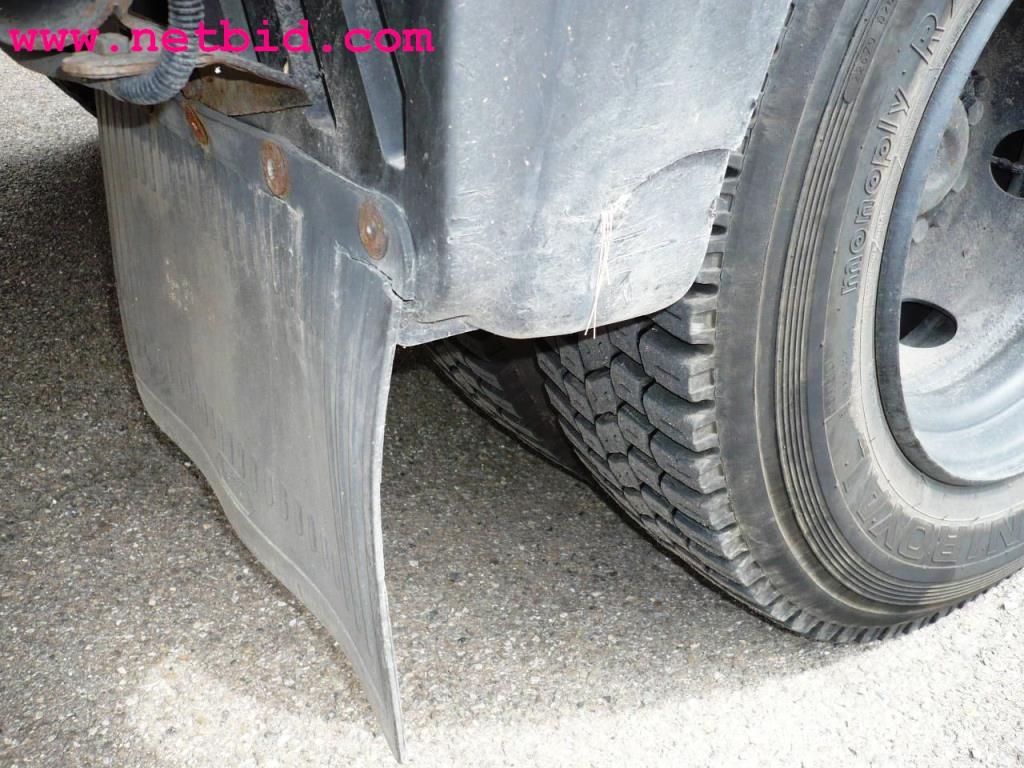 Véhicules et mobilier de bureau-5